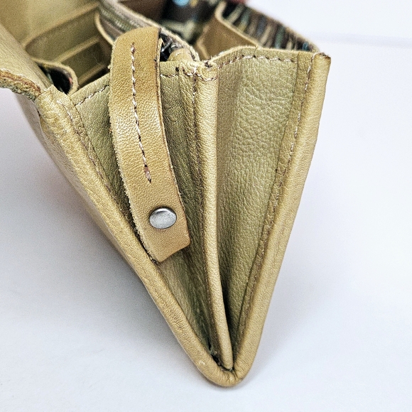 Fossil Leather Wallet - Picture 8 of 17